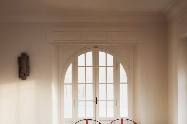 White Frosted Light: A Scene of Serenity and Elegance