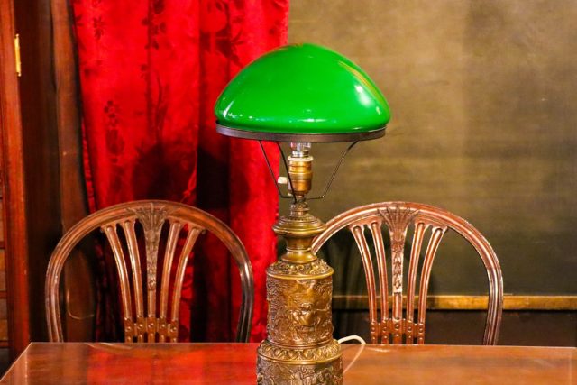 Stylish Lighting: Teardrop Shell Table Lamp