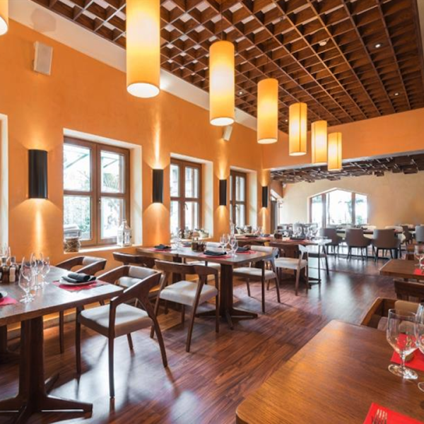 Creating a Cozy Ambiance with Hanging Lights in Your Restaurant