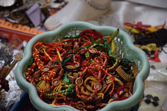 Modern Black Metal Pendant Lighting for Geometric Kitchen Island